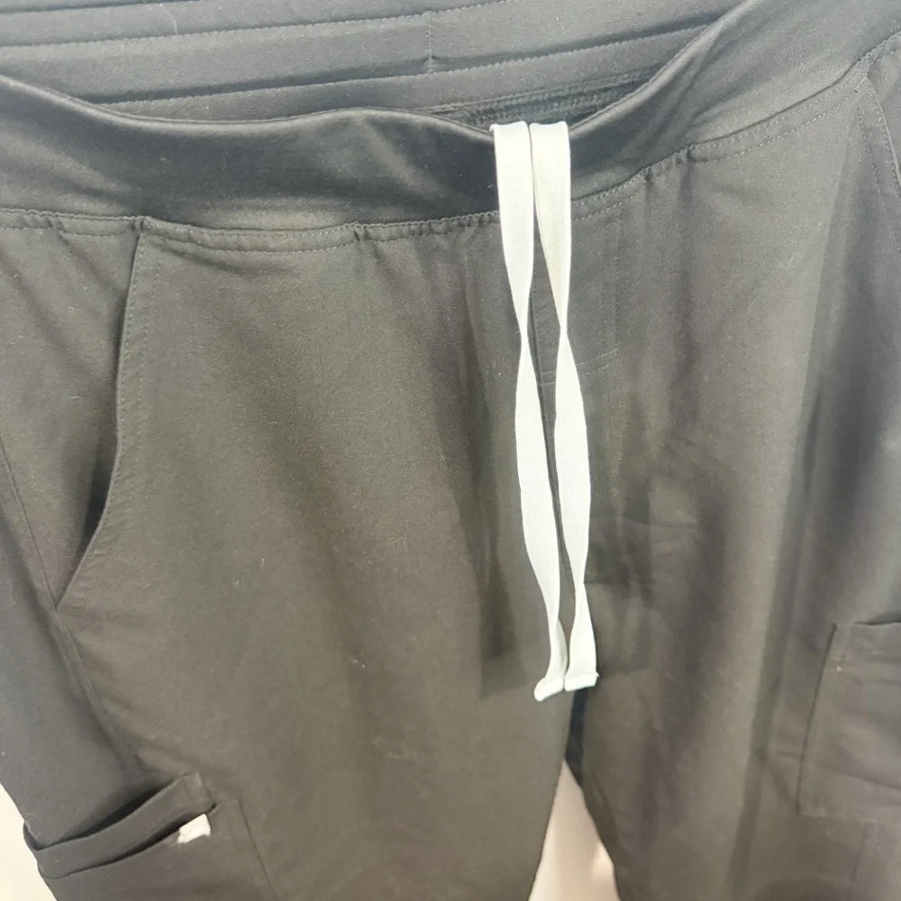 Figs Axim™ Cargo Scrub Pants | Black | Size XL | EUC